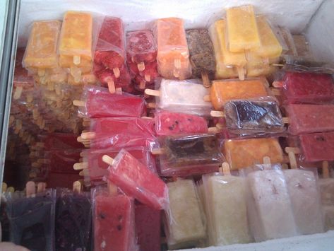 Translations into English and explanations for Mexican ice cream (nieve/helado) and popsicle (paleta) flavors. Mexican Paletas Recipe, Paletas Recipes, Mexican Ice Cream, Edible Candy, Ice Cream Inspiration, Ice Popsicle, Ice Cream Man, Fruit Popsicles, Ice Cream Pops