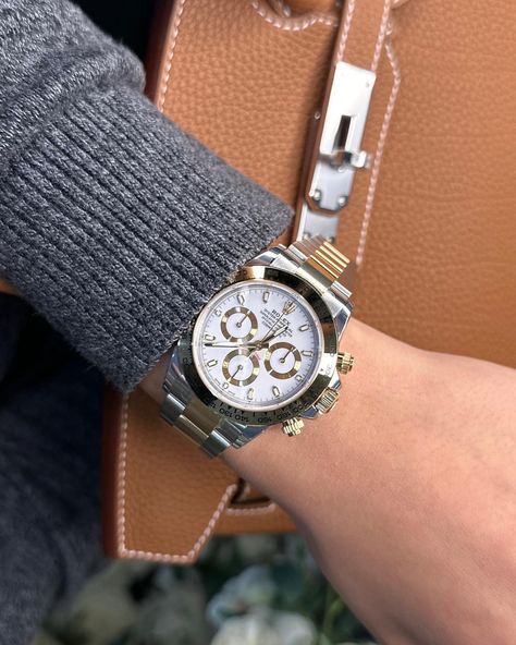 36mm Rolex Women, Rolex Daytona Women, Rolex Daytona Two Tone, Rolex Daytona Gold, Rolex Women, Drip Outfit Men, Toned Women, Outfit Work, Expensive Jewelry Luxury