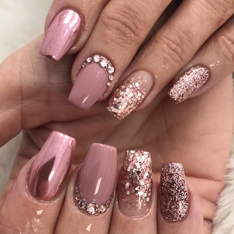 Nails With Gold Gems, Bridal Nail Art Indian, Brown Nails With Gold, Rose Gold Nails Acrylic, Rose Gold Nails Design, Gold Chrome Nails, Faded Nails, Elegant Touch Nails, Bridal Nails Designs