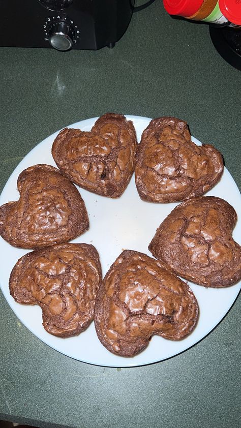 Heart Shaped Brownies, Bakery Ideas, I Saw The Light, Gifts Ideas, Brownies, Heart Shapes, Good Food, Yummy Food, Dessert