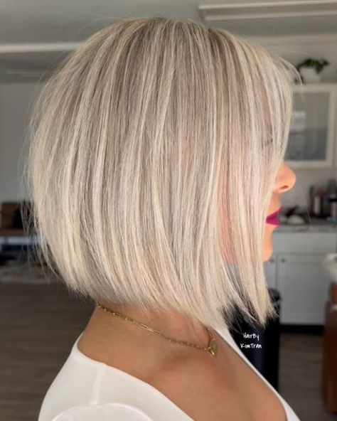 100 Mind-Blowing Short Hairstyles for Fine Hair in 2024 Mid Length Bob, Bob For Fine Hair, Short Hairstyles For Fine Hair, Blonde Balayage Bob, Medium Length Bobs, Hairstyles For Fine Hair, Haircuts For Medium Length Hair, 50 Hair, Bob Hairstyles For Fine Hair