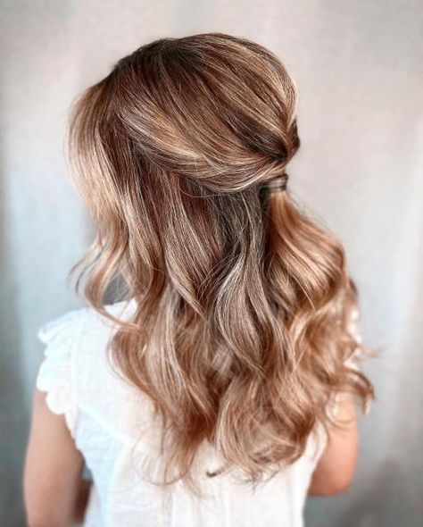 Long Hair Half-Up Bouffant Pony Cute Quick And Easy Hairstyles, Half Up Pony, Twisty Hairstyles, Easy Braided Updo, Quick And Easy Hairstyles, Easy Work Hairstyles, Flower Bun, Simple Prom Hair, Hair Adviser