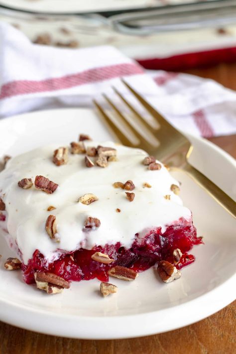 This cream cheese cranberry salad recipe is more of a dessert, but we serve it as a side dish at all of our holiday dinners... SO good, a MUST TRY recipe! Fruity Salads, Thanksgiving Jello, Recipes With Cream Cheese, Cranberry Jello Salad, Cranberry Salad Recipes, Snow Recipe, Congealed Salad, Gelatin Salad, Cranberry Jello