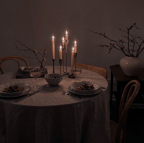 Dinner Party Table Settings, Party Table Settings, Design Apartment, Romantic Dinners, Room Table, Apartment Living, Decoration Table, 인테리어 디자인, Christmas Table