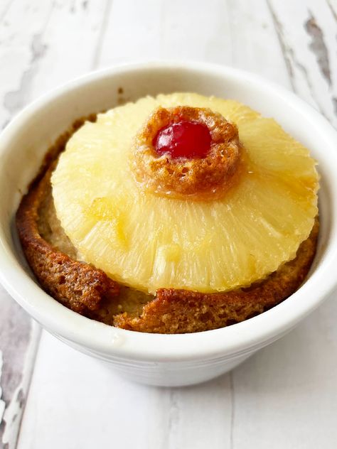 Pineapple Upside-Down Blended & Baked Oats Blended Baked Oats, Brown Sugar Pineapple, Blended Oats, Ramekin Dishes, Tasty Breakfast, Oat Cakes, Healthy Sweet Treats, Dairy Free Eggs, Pineapple Upside