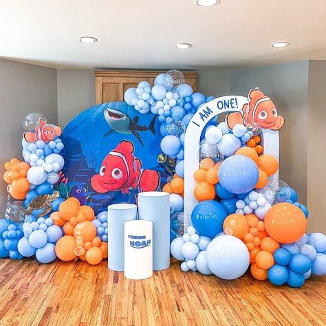 Just keep swimming, just keep swimming 🐠🪸 Noah just turned one! And our Deluxe half hoop with customized arch backdrop display and deluxe Garland brought the ocean to the party!🐙🦀 #balloons #balloondisplay #nemopartydecor #makeastatement #balloons #balloonart #organicballoons #wintergardenballoons #balloonstylists #balloonswintergarden #wintergardenballoongarlands #balloonsofinstagram #balloonsbusiness #wintergardenevents #eventdecor #balloonsdecoration Finding Nemo Balloon Arch, Finding Nemo Backdrop, Nemo Backdrop, Nemo Party, Just Keep Swimming, Balloon Display, Arch Backdrop, Keep Swimming, Finding Nemo