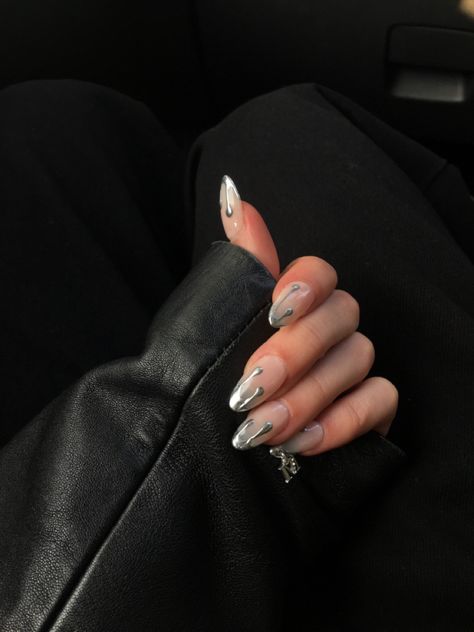 Silver Drip Nails, Drip French Tip Nails, Chrome Drip Nails, Simple Silver Nails, Multicolored Nails, Chrome Nails Designs, Manicure Nail Designs, Drip Nails, Edgy Nails