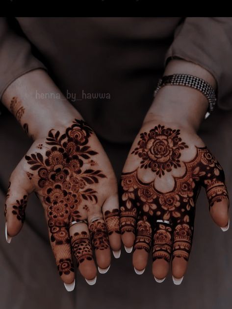 Short Mehndi Design Aesthetic, Palm Mendhi, Aesthetic Mehndi Design, Aesthetic Mehndi Designs, Aesthetic Mehendi, Finger Mehndi Style, Mehndi Designs For Eid, Finger Mehendi Designs, Beautiful Mehndi Designs