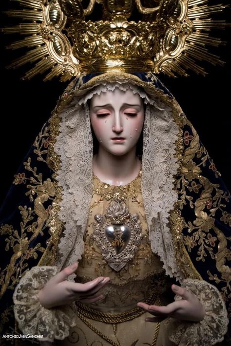 Saint Mary Aesthetic, Religious Pose Reference, Virgin Mary Photography, Catholic Art Aesthetic, Angelic Portrait, Mary Statue Aesthetic, Saint Aesthetic, Mexican Catholic Aesthetic, Blessed Virgin Mary Aesthetic