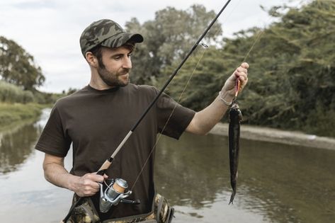 Person fishing a fish with a rod | Premium Photo #Freepik #photo #water #line #man #nature Master Baiter, Salt Water Fishing, Fishing Photography, Night Fishing, Fish Man, Deep Sea Fishing, Catching Fish, Sport Fishing, Fishing Humor