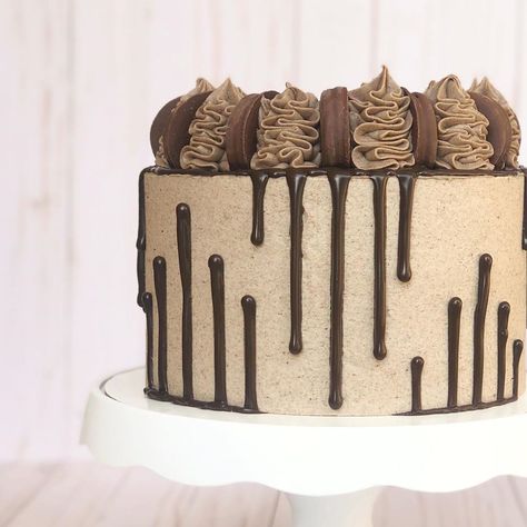 Upside Down Drip Cake, Cake With Chocolate Drip, Biscoff Cake, Chocolate Oreo Cake, Chocolate Cake Designs, Chocolate Oreo, Chocolate Drip, Drip Cake, Oreo Cake