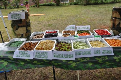 #PatyIdeas Food table at the Camo Party. Pretty cool. Reminds me of Mess Hall. Would be great to have sectioned trays. Mess Hall Party Ideas, Army Party Food, Camouflage Birthday Party, Army Themed Birthday, Deployment Party, Unique Birthday Party Ideas, Camo Birthday Party, Army Birthday Parties, Camo Party