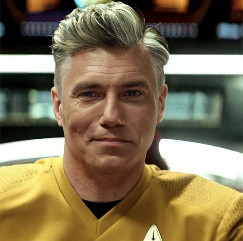 Trek Hairstyles, Captain Pike, Husband Hair, Christopher Pike, Fandom Star Trek, Haircut Design, Star Trek Reboot, Anson Mount, Star Trek Captains