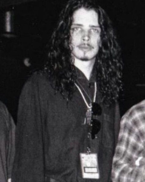 Fresh Tendrils🌟😍—— #Chriscornell #soundgarden Sound Garden, Feeling Minnesota, Matt Cameron, Temple Of The Dog, Grunge Guys, Alice In Chains, Chris Cornell, Pearl Jam, Long Hair Styles Men