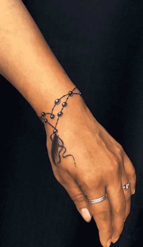 Wrist Forearm Tattoos, Ankle Bone Tattoo, Arm Bracelet Tattoo, Bone Tattoo Design, Chain Tattoos, Braclet Tattoo, Tattoo Bracelets, Wrist Hand Tattoo, Fingers Tattoo