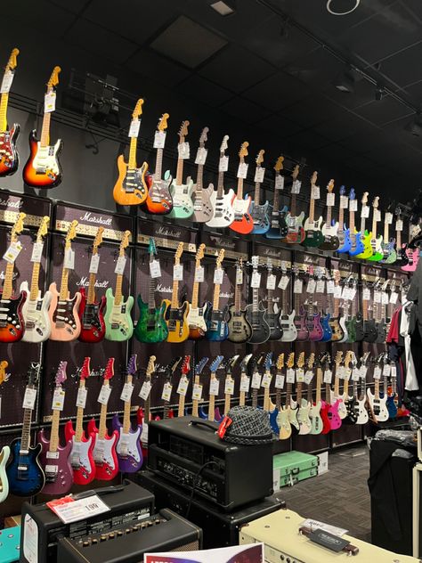 Guitar Shop Aesthetic, Electric Guitar Collection, Grungecore Aesthetic, Electro Guitar, Electronic Guitar, Rockstar Aesthetic, Music Studio Room, Guitar Obsession, Guitar Photos