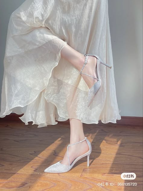 Korean Heels, Diy Heels, Fairy Shoes, Formal Heels, Boho Summer Outfits, Shoes Heels Classy, Elegant Heels, Heels Classy, Pakistani Bridal Dresses