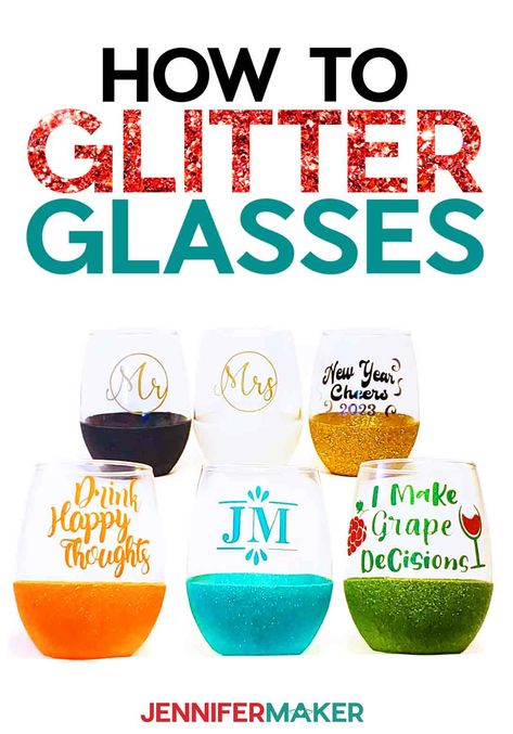 Stemless wine glasses with glitter bottoms and designs made from adhesive vinyl. Stemless Wine Glasses Diy, Glitter Wine Glasses Diy, Wine Glass Vinyl, Etching Diy, Jennifer Maker, Christmas Wine Glasses, Glitter Wine Glasses, Mugs Unique, Wine Glass Designs