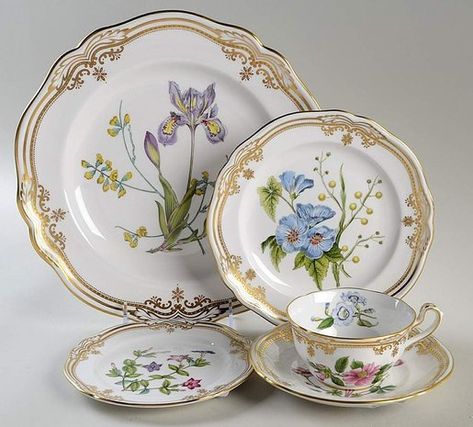 Beautiful Crockery, Pumpkin Dump, Fine China Dinnerware, Table Decorating, Bone China Dinnerware, Bone Crafts, Beautiful China, China Dishes, Architecture Interiors