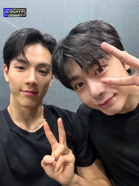 Shownu X Hyungwon, Shownu Hyungwon, Son Hyunwoo, Monsta X Shownu, Sans Cute, Monsta X Wonho, Lee Min Ho, Monsta X, Future Husband