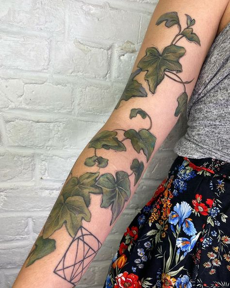 Ivy Sleeve Tattoo, Ivy Leaves Drawing, Flower Vine Tattoo Arm Sleeve, Ivy Tattoos, Deep Meaningful Tattoos, Flower Vine Tattoos, Ivy Tattoo, Tattoo 2024, Vine Tattoo