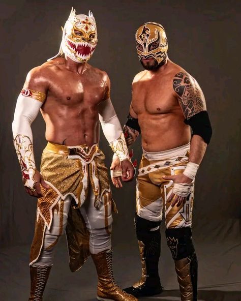 LUCHADOR LUCHA LIBRE AAA Wrestling Attire Ideas, Wrestler Outfit, Masked Wrestlers, Luchador Masks, Wrestling Attire, Wrestling Mask, Mexican Wrestler, Mexican Wrestling, Team Costumes