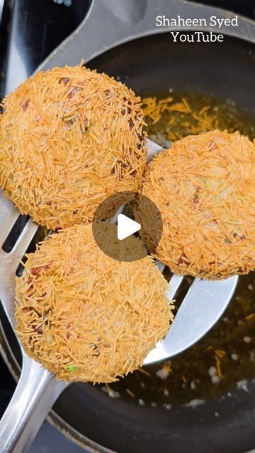 96K views · 3.9K likes | Shaheen Syed on Instagram: "रेशेदार व्हाइट चिकन कटलेट | white sauce chicken Russian kababs|  Ramadan recipes | iftar recipe  #chickencutlets #whitesaucechickencutlet #chickenkabab #russiankabab #russiancutlet #russianchickencutlet #cutlet #cutlets #cutletrecipe #chickenwhitesauce #whitesauce #ramadan #ifthar   Ingredients 350 grams boneless chicken boiled shreaded with salt and a tsp ginger garlic paste  2 tbsp butter 1/4 cup maida 15 cloves garlic 1/2 cup milk 1/4 cup chicken stalk if any else use 1 cup milk instead of 1/2 cup if no stock is there 1 tbsp chilli flakes 1 tsp pepper 1 tsp mixed herbs 1/2 tsp salt  Chopped coriander  1 egg 1 and half cup roasted thin seviyaan or bread crumbs" Chicken Cutlet Recipes Indian, Russian Kabab Recipe, Russian Cutlets Recipe, Russian Cutlet, Nonveg Snacks, White Sauce Chicken, Chicken Leftovers, Chicken White Sauce, Iftar Recipe