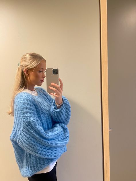 Light Blue Sweater Aesthetic, Light Blue Cardigan Outfit Aesthetic, Light Blue Knit Sweater Outfits, Blue Sweater Outfit Aesthetic, Light Blue Winter Outfit, Light Blue Sweater Outfit Winter, Blue Sweater Aesthetic, Blue Knit Sweater Outfit, Baby Blue Sweater Outfit