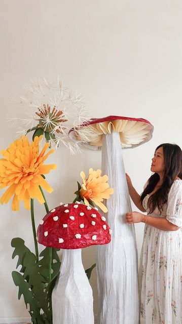 Paper Crafts Tutorial, Mushroom Tutorial, Mushroom Diy, Event Backdrops, Giant Mushroom, Secret Garden Parties, Garden Backdrops, Cardboard Shipping Boxes, Forest Backdrops