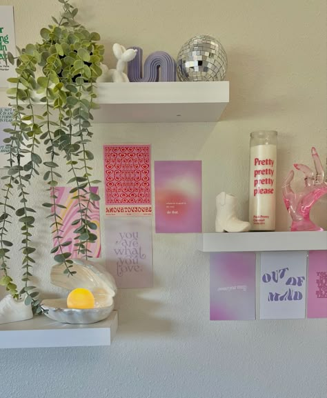 Aesthetic Room Pastel, Trendy Wall Decor Bedroom, Pastel Shelf Decor, Girly Girl Room Ideas, Aesthetic Room Colorful, Cute Room Shelves, Preppy Room Shelves, Cute Danish Pastel Room, Aesthetic Summer Room