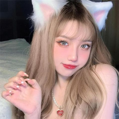 4 Colors Kawaii Cat Girl Fluffy Cosplay Animal Ears SS1957 Material: OtherColor: White Pink, Black, White, BlueSize: one sizeMaterial: Velvet Cat Ears Girl, Magical Clothes, Kawaii Wigs, Ear Hair, Pastel Pink Aesthetic, Lighting Equipment, Dirty Blonde, Kawaii Cat, Haircuts With Bangs