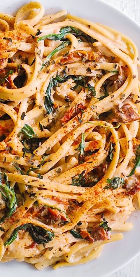 Creamy Linguine with Sun-Dried Tomato Cream Sauce Pasta Recipes Sundried Tomatoes, Traditional Pasta Recipes, Creamy Linguine, American Food Recipes, Tomato Cream Sauce Pasta, Meatless Pasta, Dried Pasta, Pasta With Spinach, Cream Sauce Pasta