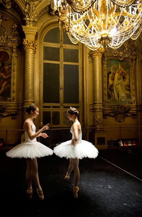 Opera Ballet School. ph. Pascal Le Segretain / Opera National de Paris / Getty Images Ballet Motivation, Theatre Aesthetic, Rudolf Nureyev, Paris Opera Ballet, Ballet Beauty, Ellie Saab, Ballet Inspiration, Artsy Pictures, Ballet School