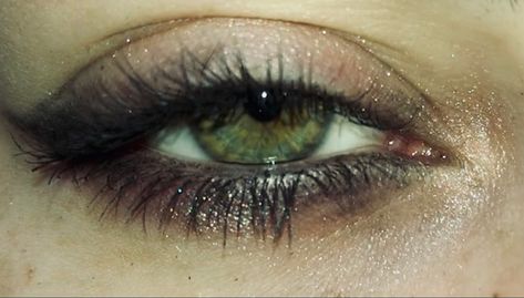 Eye Makeup Aesthetic, Grunge Eye Makeup, Grunge Ideas, قلادات متدلية, Maquillage On Fleek, Look Grunge, Swag Makeup, Smink Inspiration, Makijaż Smokey Eye