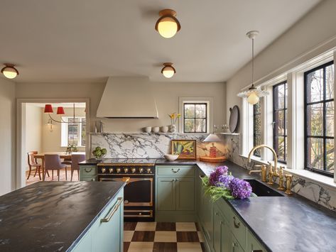 Kitchen With Skylight, Prepare Breakfast, Provence Kitchen, Easter House, Rectangle Kitchen, Functional Mudroom, System Kitchen, Kitchen Scraps, Willow Grove