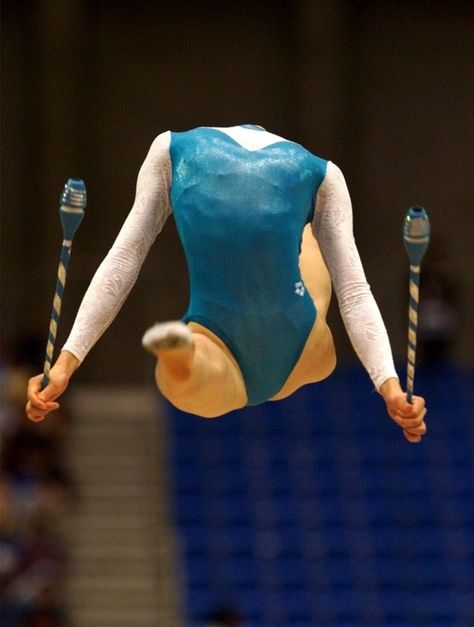 The headless horseman is one thing, but the headless gymnast?! Unbelievable Pictures, Gymnastics Flexibility, Funny Sports Pictures, Timing Is Everything, Perfectly Timed Photos, Perfect Timing, Time Photo, Sports Photos, Sports Humor