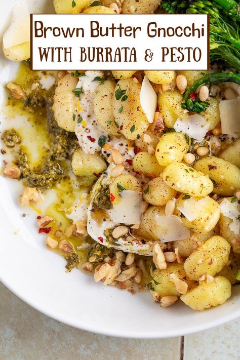 Recipes With Burrata, Burrata Gnocchi, Gnocchi With Burrata, Gnocchi Creamy, Brown Butter Gnocchi, Easy Dinner Recipies, Butter Gnocchi, Meal Hacks, Gnocchi Pesto