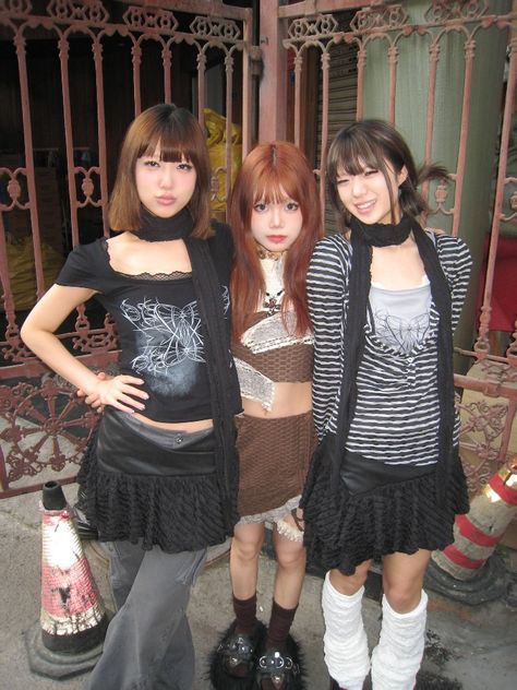 South Korea 2000s Fashion, Japanese Alt Fashion, Japanese Fashion 2000s, Japan 80s Fashion, Japan Y2k Fashion, 2000 Japanese Fashion, Modern 90s Fashion, Japanese Fashion Street Tokyo Style, Paradise Kiss Outfits