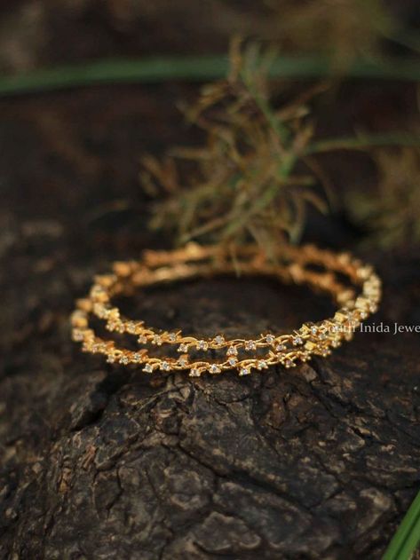 Peacock Bracelet, Gold Bangles Indian, Stone Bangles, Gold Necklace Indian, Gold Mangalsutra Designs, Simple Bangle, Gold Chain Design, Gold Necklace Indian Bridal Jewelry, Jewelry Bracelets Gold