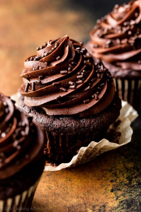 Homemade Chocolate Cupcakes, Best Cupcake, Chocolate Cupcakes Moist, Fun Cupcake Recipes, Easy Cupcake Recipes, Cupcake Recipes Chocolate, Easy Cupcakes, Fun Cupcakes, Brownie Cookies