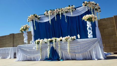 Color tifany blue Royal Blue And Silver Backdrop, Quinceanera Main Table Ideas Blue, Royal Blue Quince, Main Table Wedding, Royal Blue Quinceanera, Blue Quince, Balloon Bouquet Diy, Quinceanera Themes, Royal Blue Wedding