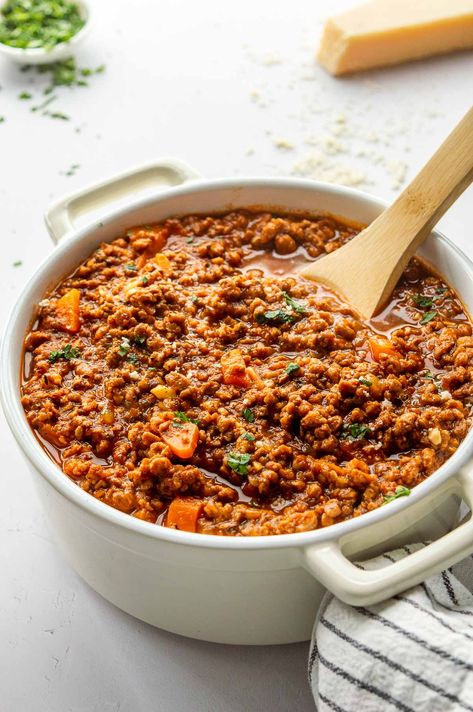 Quorn Bolognese Recipe, Quorn Bolognese, Spag Bol Recipe, Quorn Recipes, Veggie Spaghetti, Spicy Vegetarian Recipes, Spicy Vegan Recipes, Vegan Main Course, Bolognese Sauce Recipe