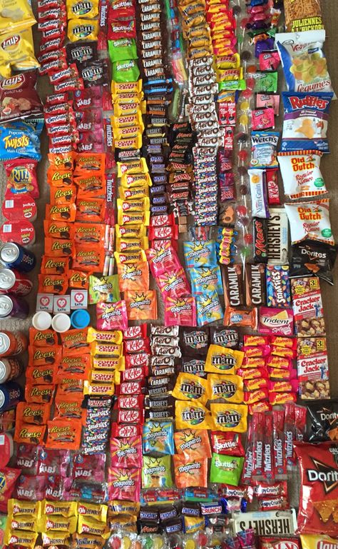 All of my Halloween candy!!! Snacks Junk Food, Candy Stash, Sleepover Snacks, Snack Shack, Snack Organizer, Sleepover Food, Junk Food Snacks, Fun Sleepover Ideas, Night Snacks