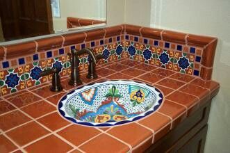 Talavera Bathroom Ideas, Mexican Bathroom Ideas, Mexican Fountain, Talavera Bathroom, Mexican Tile Bathroom, Mexican Style Home, Chettinad House, Mexican Restaurant Design, Rustic Interior Decor