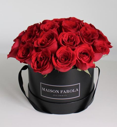 Maison Farola | Detroit Floral Design, Delivery, Elegance Hat Box Flowers, Dozen Red Roses, Rosen Box, Flower Box Gift, Flowers Bouquet Gift, Valentines Day Treats, Paper Gift Box, Luxury Flowers, Flower Boxes