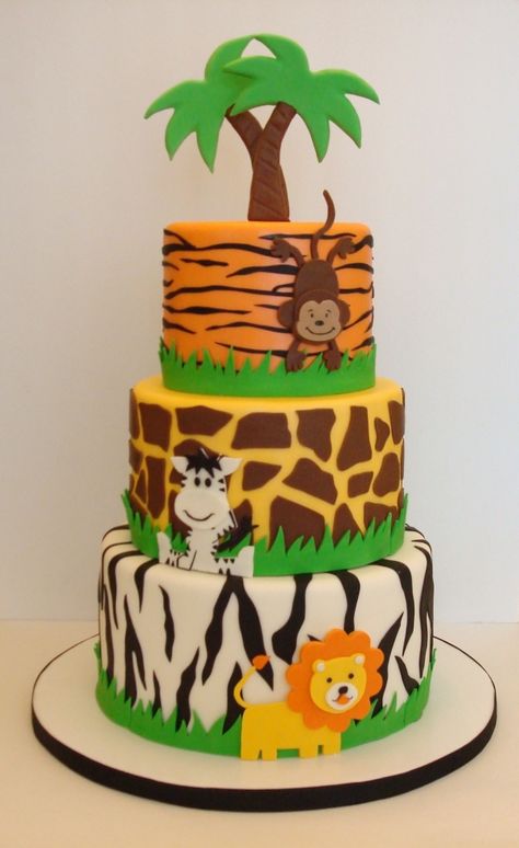 Bolo Fake Safari, Jungle Birthday Cakes, Safari Baby Shower Cake, Jungle Theme Cakes, Jungle Theme Birthday, Jungle Birthday Party, Jungle Cake, Safari Cakes, Safari Birthday Party