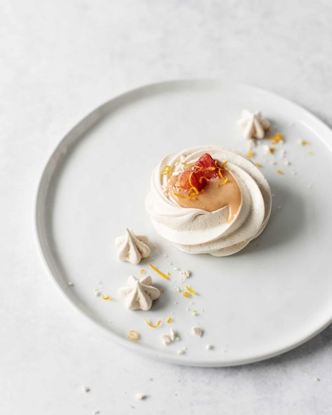 Blood Orange Curd, Baking Prints, Orange Curd, Meringue Pavlova, Pavlova Cake, Pavlova Recipe, Dessert Plating, Fine Dining Recipes, Sangria Recipes