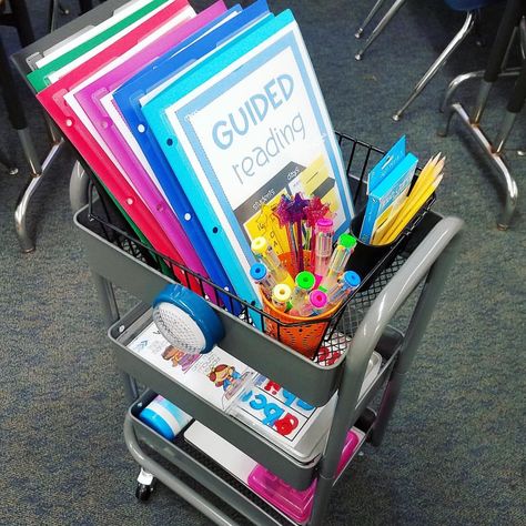 Small Group Cart, Cart Organization, Guided Reading Organization, Teacher Cart, Kindergarten Organization, Intervention Classroom, Teaching Classroom Management, Reading Stations, Teaching Organization