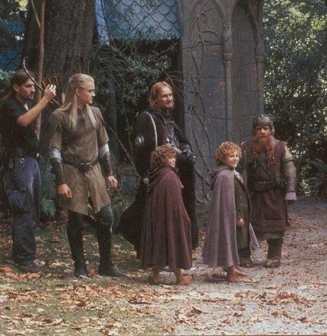 So they really used kids to show the scale size of the hobbits! LOTR - 9GAG Merry And Pippin, Lotr Cast, Lotr Funny, Sean Bean, The Hobbit Movies, Into The West, Motion Capture, I Love Cinema, Scene Image