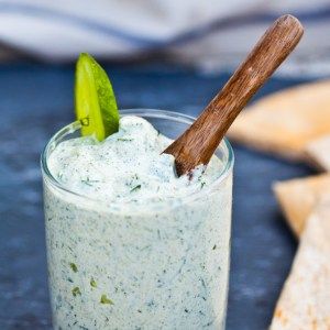 Vegan Spinach Artichoke Dip, Tacos Mexicanos, Vegan Tzatziki, Tzatziki Recipes, Vegan Dip, Vegan Roast, Vegan Sauces, Raw Vegan Recipes, Vegan Condiments